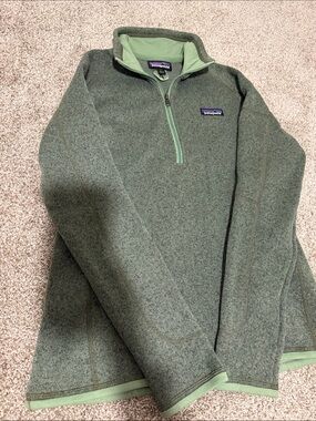 Patagonia women’s Olive Green Quarter-Zip Sweater